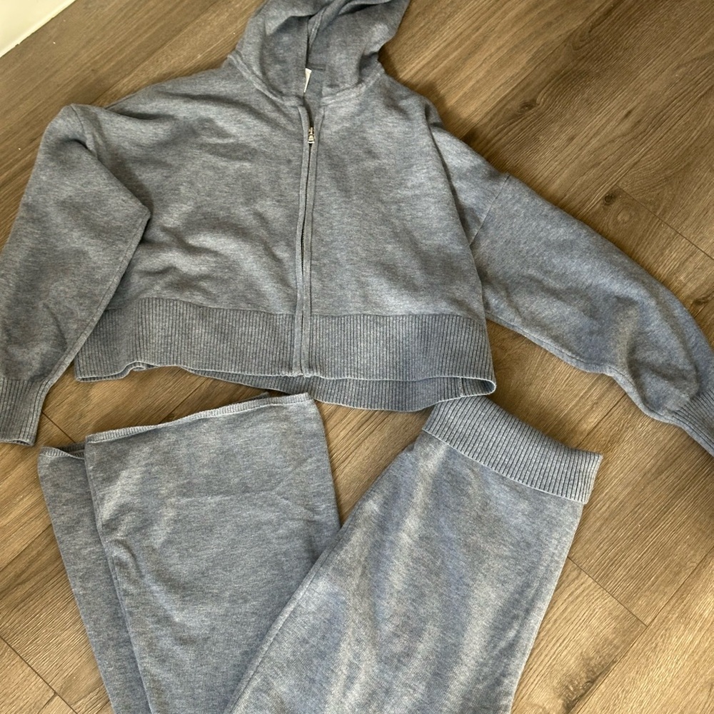 Gilly Hicks Light Gray Knit Hoodie and Wide-Leg Lounge Pants Set - Picture 11 of 16